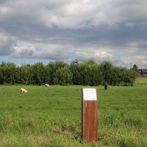 Entlang historischer Orte und Objekte in Woubrugge und Hoogmade