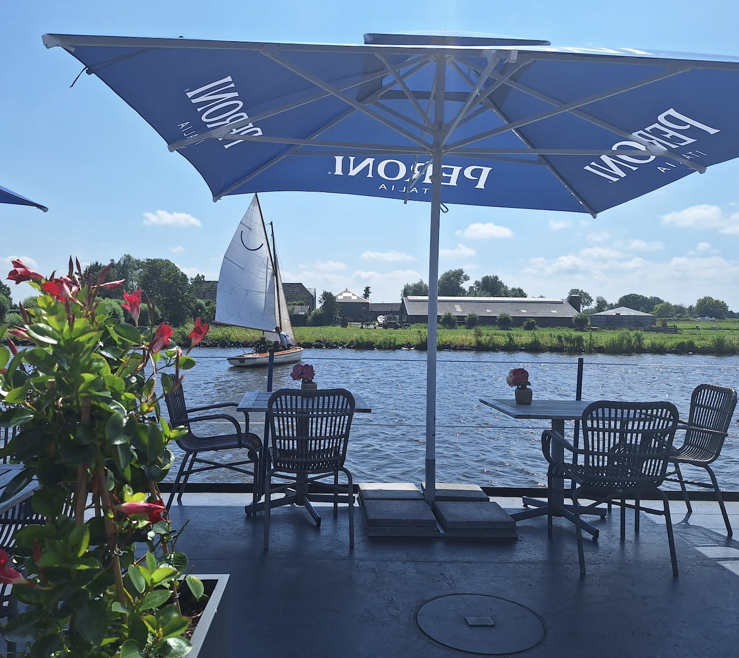 Terrasopening bij Lola's