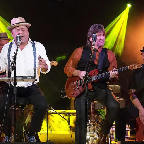 Ramblin' Dog bij Dorpskerk Woubrugge