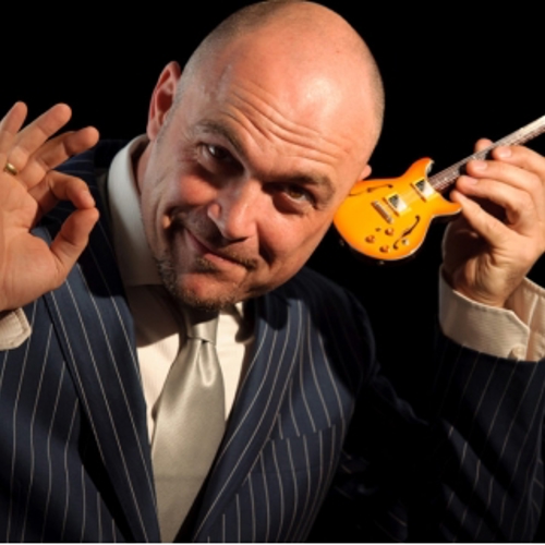 Jos van Beest ontvangt Wolf Martini