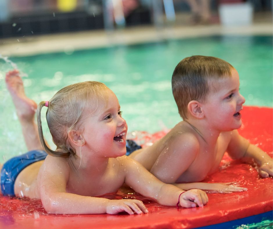 Peuterdisco bij ouder-kindzwemmen